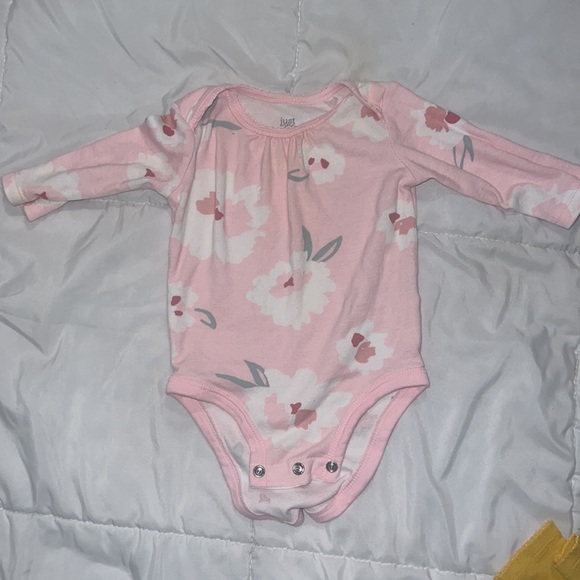 Baby girl  3 months onesies - Picture 6 of 6